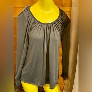 NWT Simple flavor brand long sleeve, scoop neck, button cuff blouse, size small